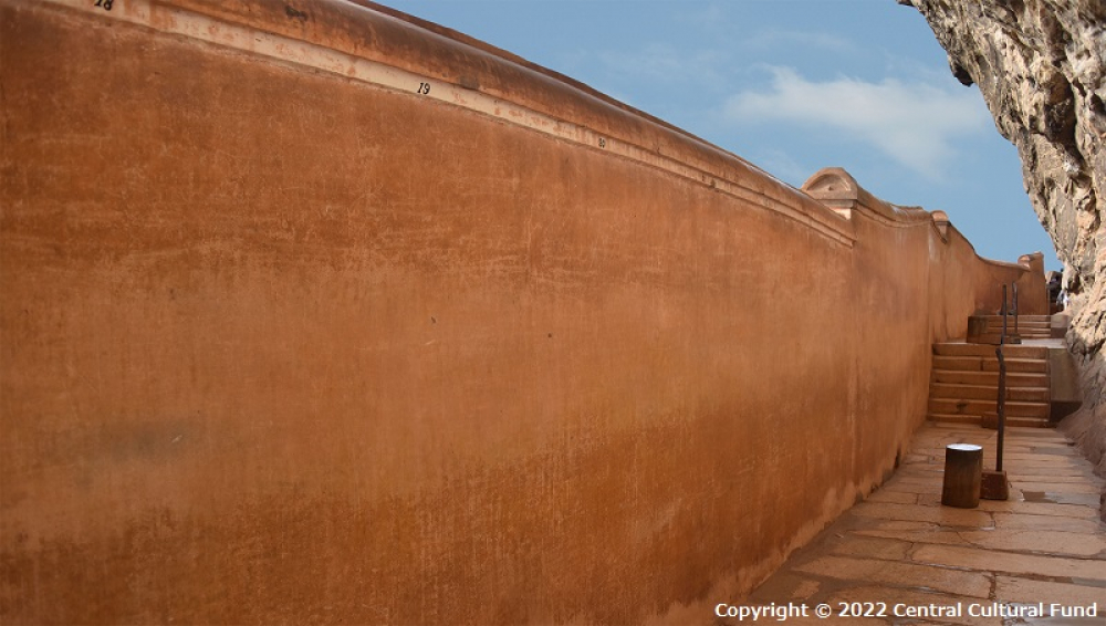 ミラーウォール